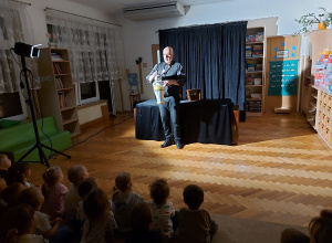 Teatr Falko Show - Historia starego kredensu