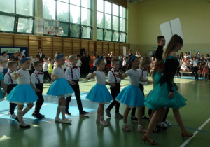 Przedszkolaki w parach tanecznych....