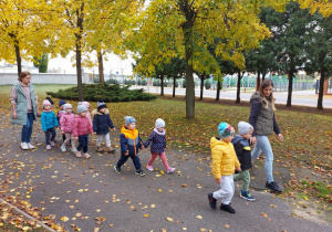 Jesienny spacer przedszkolaków