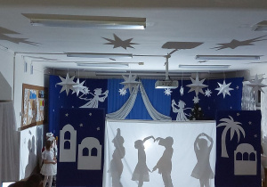 10. Boże Narodzenie- teatr cieni przygotowany przez dzieci 6 -letnie.