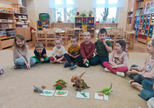 04 Dzieci poznają rodzaje dinozaurów