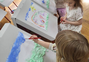 10 Przedszkolaki tworzą sztukę
