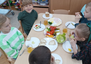 06 Zdrowe śniadanie w grupie Słoneczek