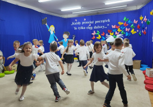14. Układ choreograficzny do utworu Hello.