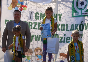 36 Dziewczynki z pięciolatków na podium