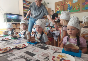 07. Za chwilę będziemy ozdabiać swoje czekoladki.