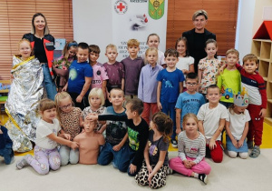 7 Wspólne zdjęcie z ratowniczką medyczną