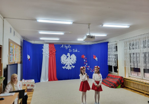 Dziewczynki mówią swoją rolę
