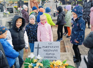 "Pamiętamy" - wyjście na pobliski cmentarz