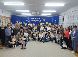 Pamiątkowe zdjęcie grupowe wszystkich gości