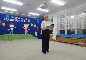 01. Powitanie gości przez panią Dyrektor.