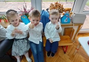 44. Nasze zadowolone "Kropelki'' podczas poczęstunku.