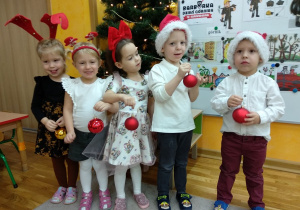 Kropelki z bombkami.