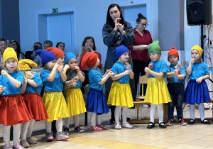 18. Maluszki w trakcie śpiewania piosenki.