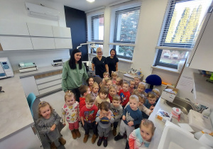 Pamiątkowe zdjęcie Kropelek z wizyty w gabinecie.