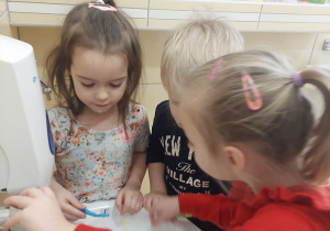 Szczotka, pasta, kubek, ciepła woda...tak się zaczyna wielka przygoda.