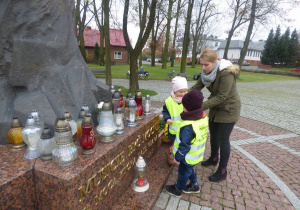 Zapalamy znicz na pomniku Jana Pawła II