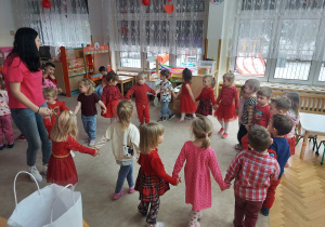 Kropelki tanczą w kółeczku.