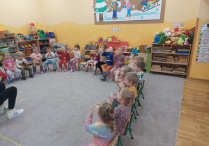 3-latki wiedzą, że lód jest zimny i twardy.