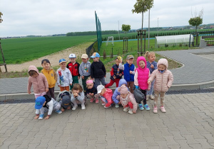 Pamiątkowe zdjęcie Kropelek ze akcji Sprzątania Świata.