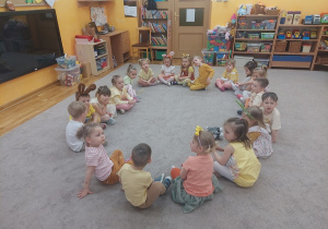 Kropelki czekają z niecierpliwością na wizytę wielkanocnego zajączka.
