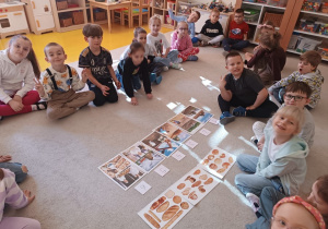 Przedszkolaki poznają róże rodzaje pieczywa