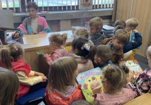 12. Kropelki będą uczyć się wypożyczać książki.