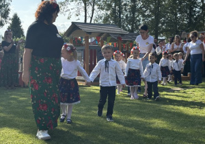 Wejście na scenę maluszków.