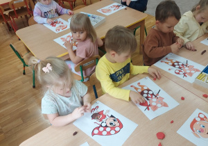 Zabawy z plasteliną.