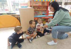 Dzieci rozpoznają przetwory po zapachu.