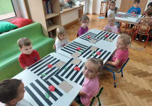 Zabawy z masą solną - Jabłuszko.