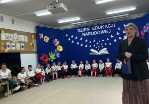 Pani Dyrektor wita zgromadzonych gości.