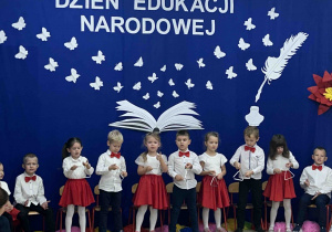 Pięciolatki grają na trójkątach.