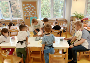 Sprawdzamy zawartość cukru w przekąskach.