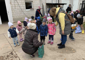 Dzieci dziękują Pani za wizytę.