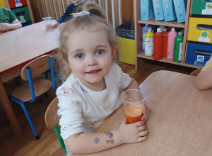 Sok marchewkowo-jabłkowy w wykonaniu naszych małych kucharzy