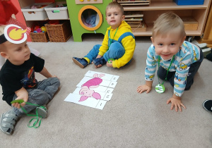 25. Dzieci ułożyły puzzle.