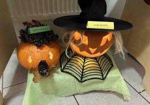 Podświetlone dynie.