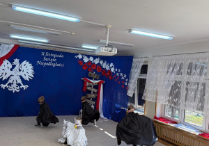 Zaborcy zaatakowali orzełka.