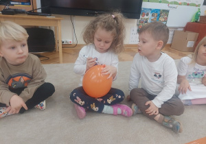 Malowanie na balonie swoich emocji.