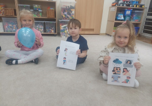 Kropelki pokazują ilustracje przedstawiające sytuacje kiedy czujemy smutek.