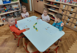 Kropelki uzupełniają album z Czuciakami.