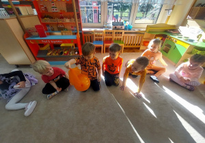 Dzieci podczas zabawy.