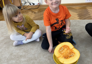 Co dynia ma w środku? - zabawa badawcza.