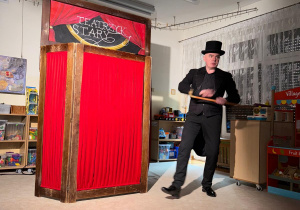 Przedstawienie magika.