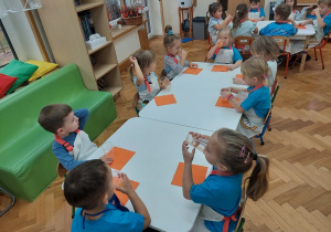 Kropelki proszą o dolanie soku.