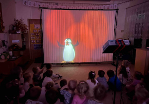 Na dużym ekranie pojawił się pingwinek.