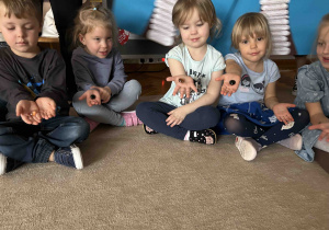 Pokazujemy swoje kamyczki ciszy.