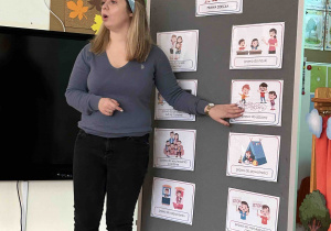 Pani Patrycja przedstawia prawa dziecka.