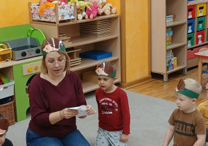 05. Przedszkolaki słuchają Pani.